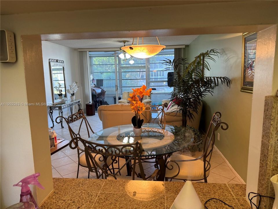 For Sale: $183,000 (2 beds, 2 baths, 1025 Square Feet)