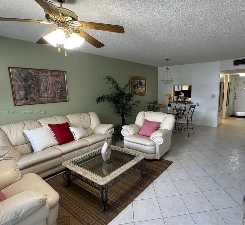 For Sale: $183,000 (2 beds, 2 baths, 1025 Square Feet)
