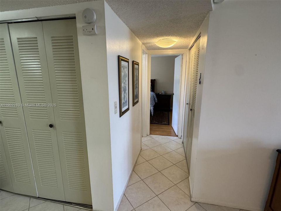 For Sale: $183,000 (2 beds, 2 baths, 1025 Square Feet)