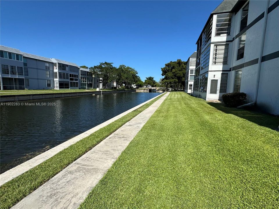 For Sale: $183,000 (2 beds, 2 baths, 1025 Square Feet)