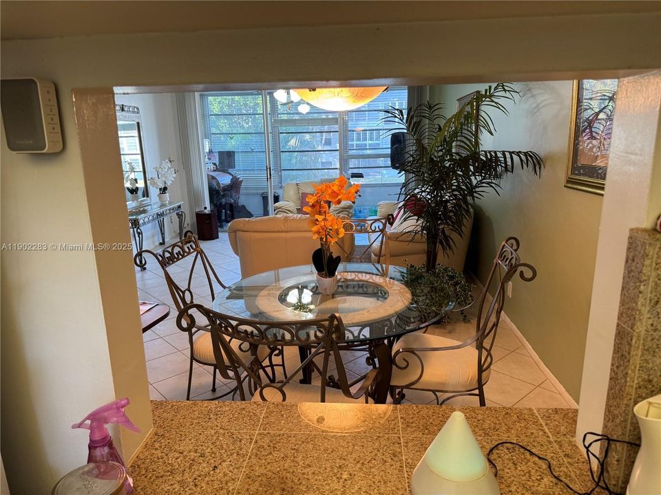 For Sale: $183,000 (2 beds, 2 baths, 1025 Square Feet)