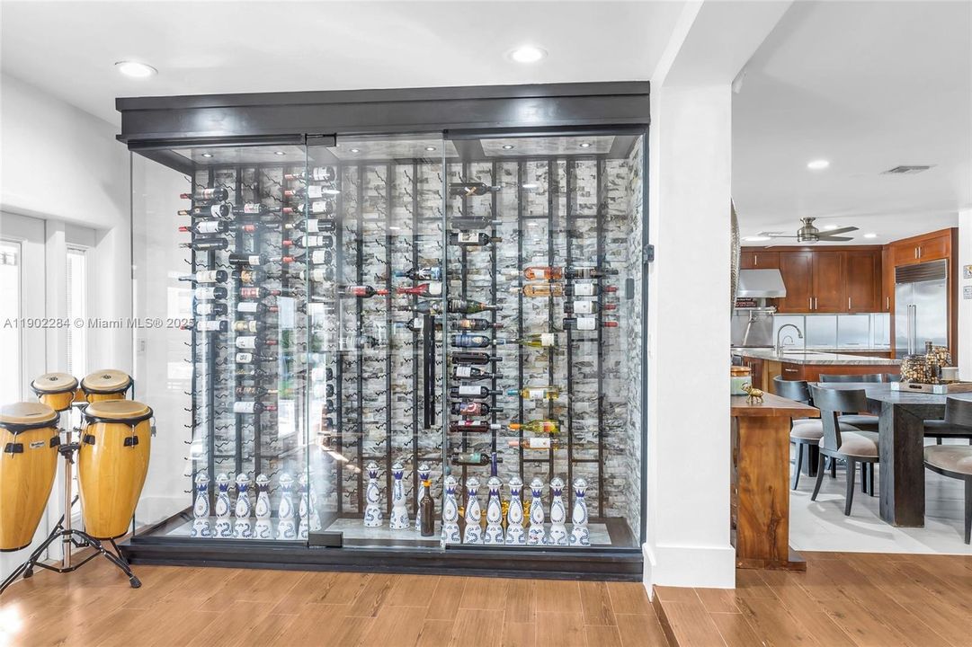 На продажу: $2,350,000 (4 спален, 2 ванн, 2264 Квадратных фут)