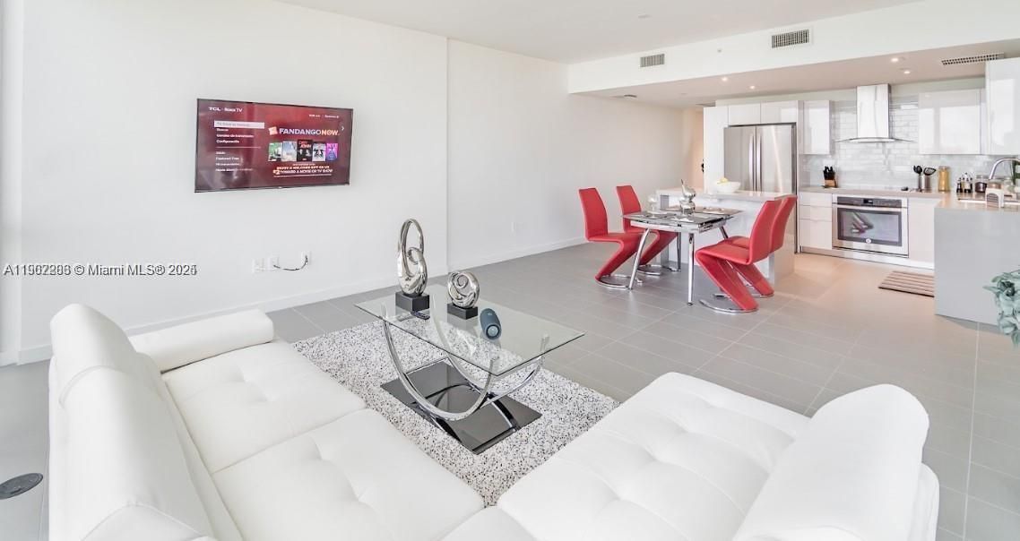 На продажу: $525,000 (2 спален, 2 ванн, 1018 Квадратных фут)