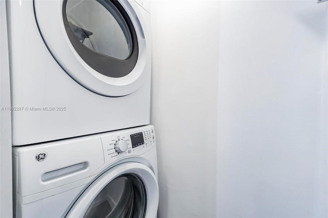 For Sale: $580,000 (3 beds, 2 baths, 1378 Square Feet)