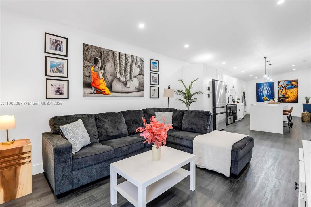 For Sale: $580,000 (3 beds, 2 baths, 1378 Square Feet)