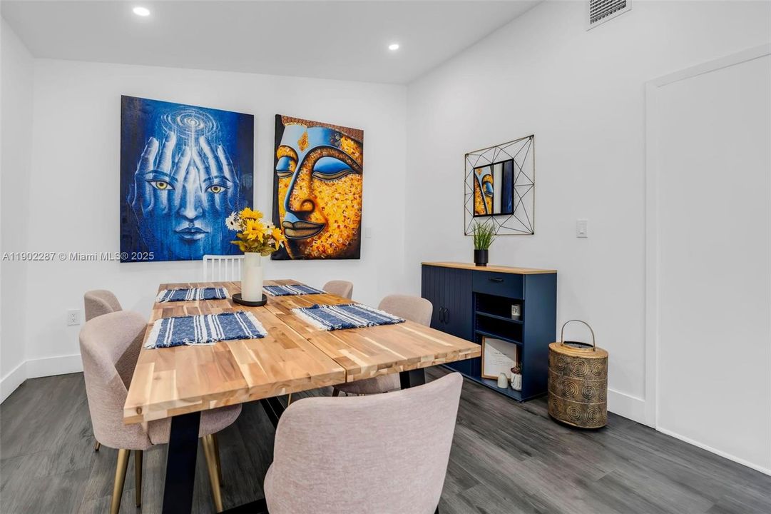 For Sale: $580,000 (3 beds, 2 baths, 1378 Square Feet)