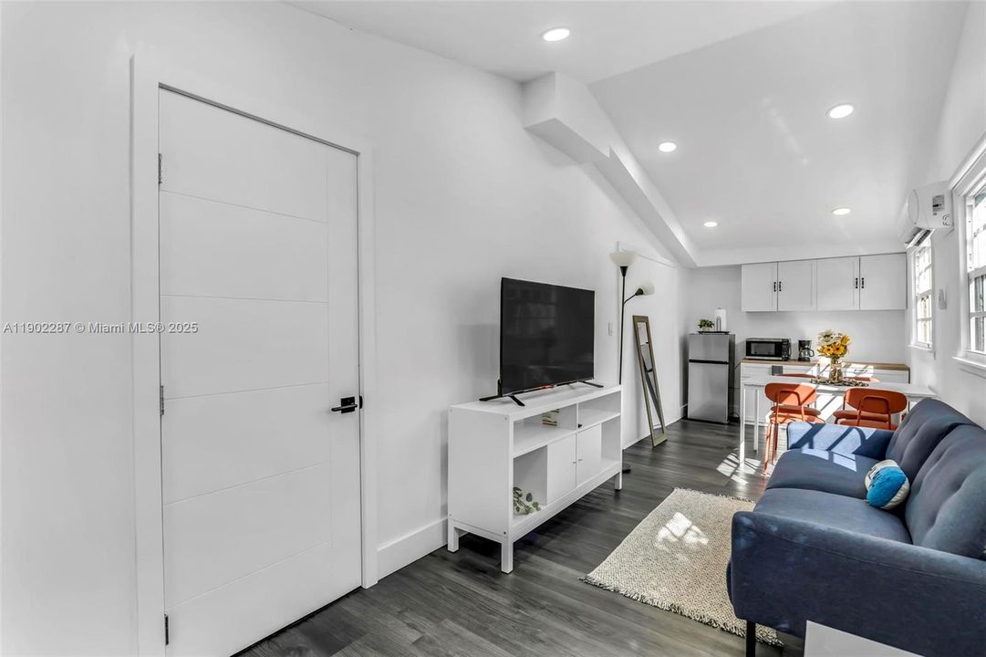 For Sale: $580,000 (3 beds, 2 baths, 1378 Square Feet)