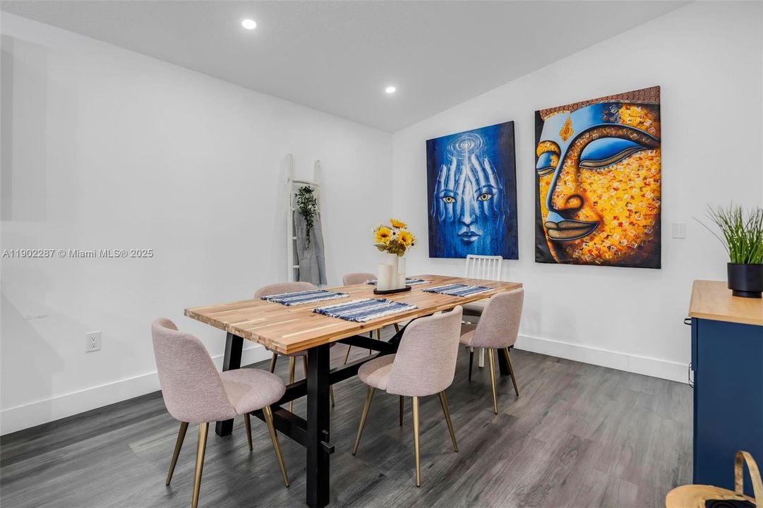 For Sale: $580,000 (3 beds, 2 baths, 1378 Square Feet)