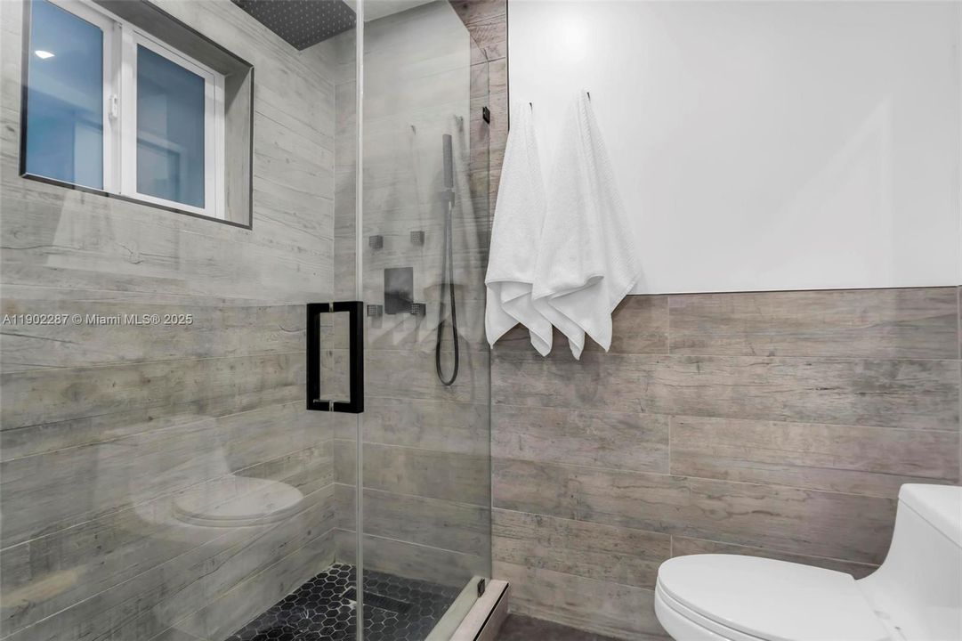 For Sale: $580,000 (3 beds, 2 baths, 1378 Square Feet)