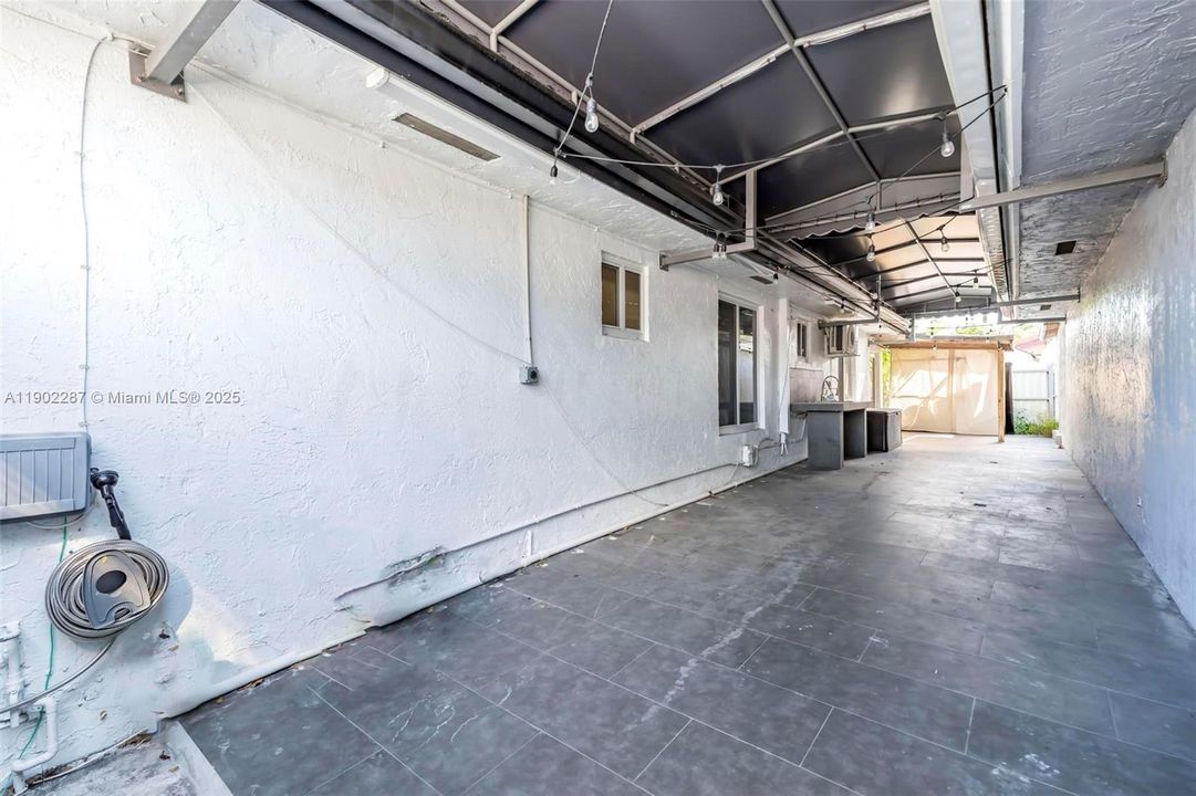 For Sale: $580,000 (3 beds, 2 baths, 1378 Square Feet)