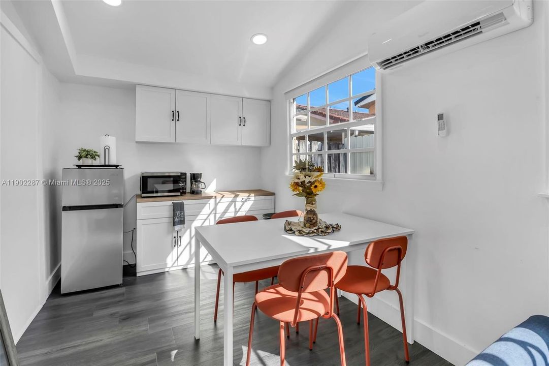 For Sale: $580,000 (3 beds, 2 baths, 1378 Square Feet)