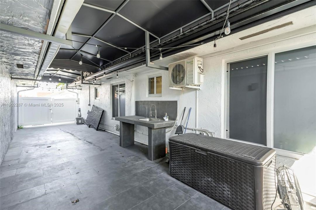 For Sale: $580,000 (3 beds, 2 baths, 1378 Square Feet)