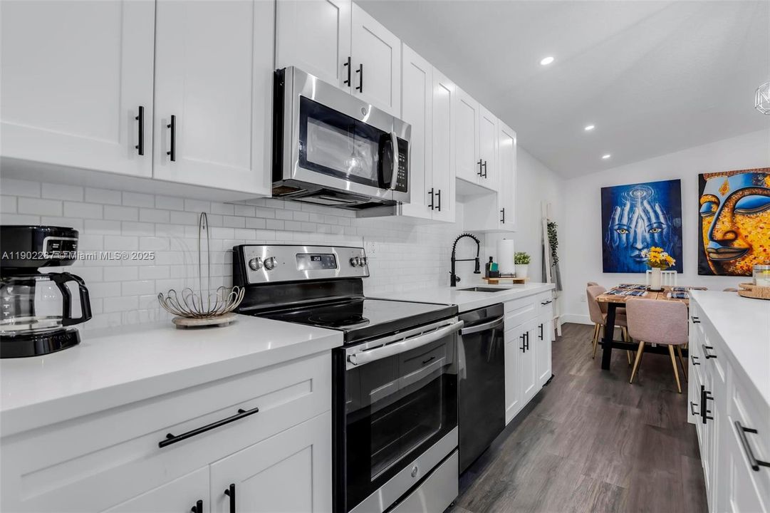 For Sale: $580,000 (3 beds, 2 baths, 1378 Square Feet)