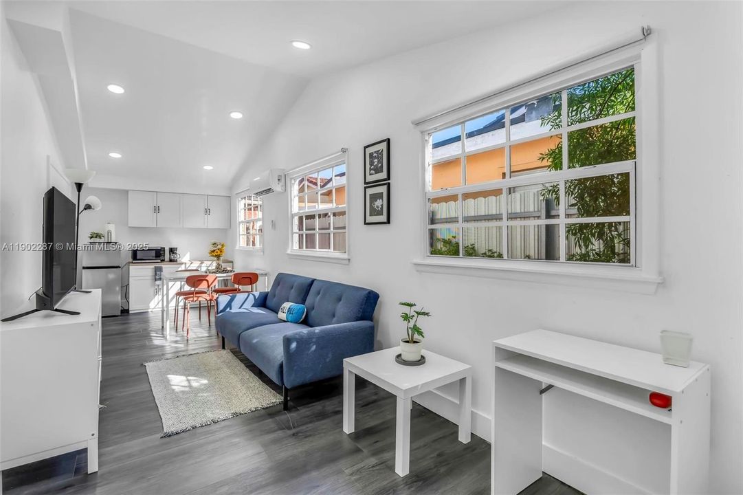 For Sale: $580,000 (3 beds, 2 baths, 1378 Square Feet)