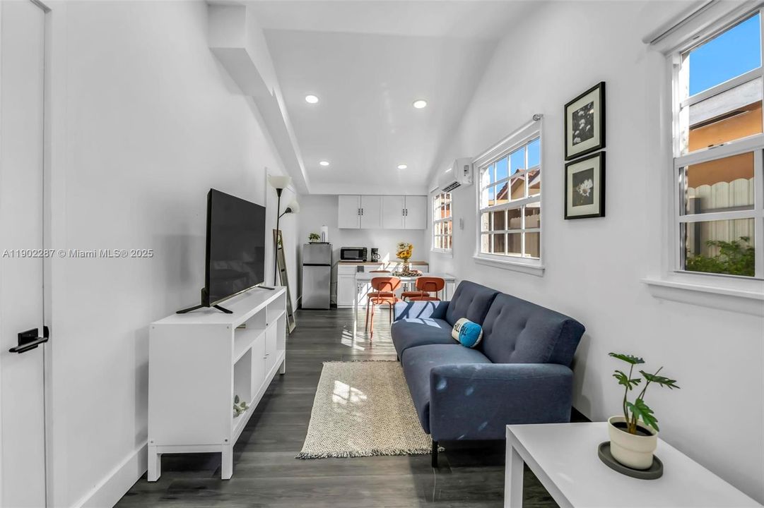 For Sale: $580,000 (3 beds, 2 baths, 1378 Square Feet)