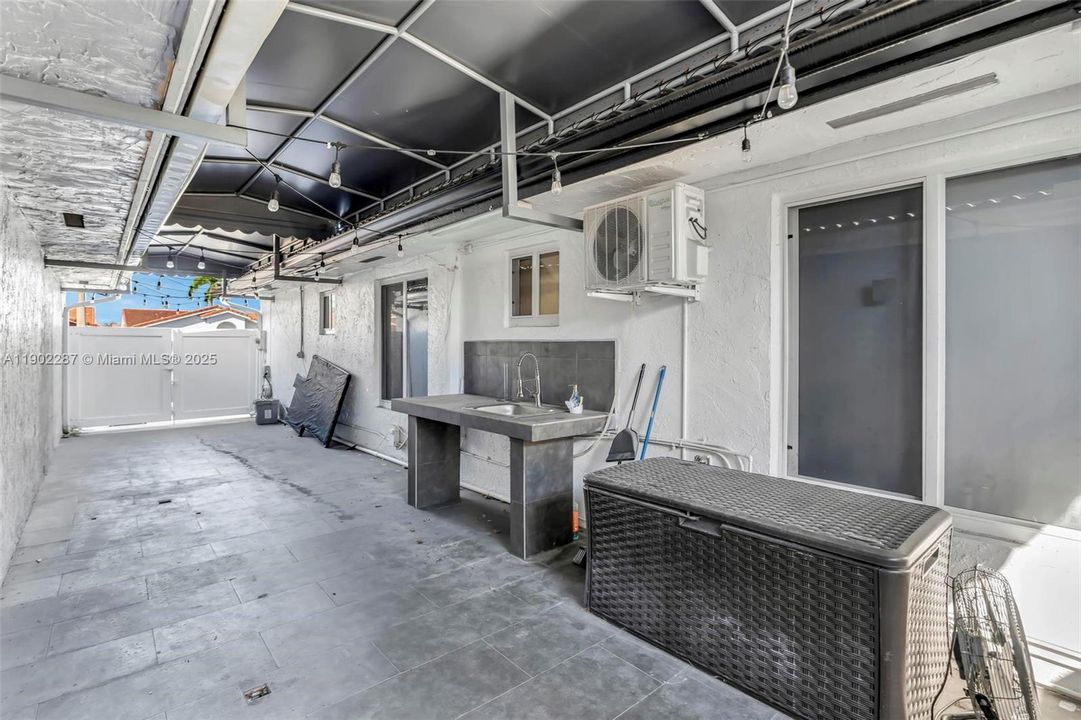 For Sale: $580,000 (3 beds, 2 baths, 1378 Square Feet)