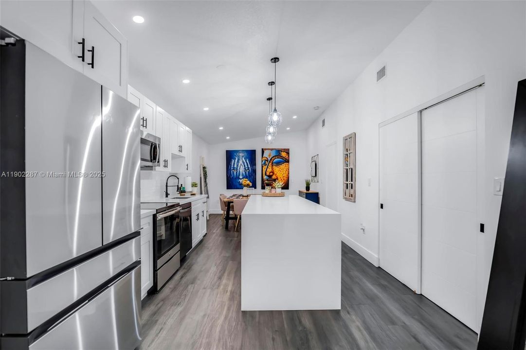 For Sale: $580,000 (3 beds, 2 baths, 1378 Square Feet)