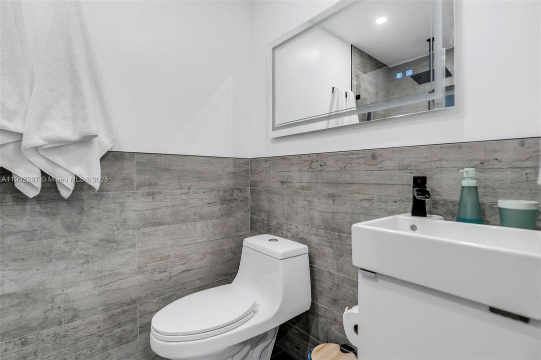 For Sale: $580,000 (3 beds, 2 baths, 1378 Square Feet)