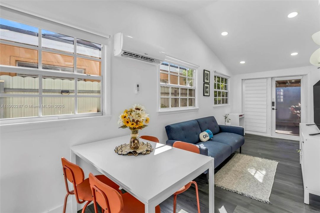 For Sale: $580,000 (3 beds, 2 baths, 1378 Square Feet)