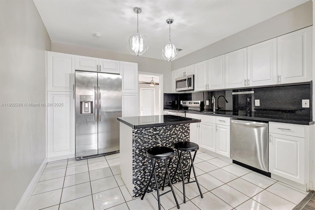 For Rent: $3,700 (3 beds, 2 baths, 1408 Square Feet)