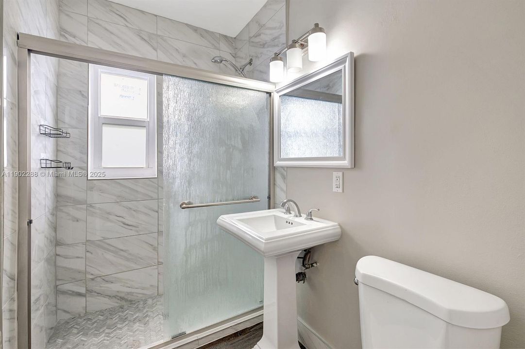 For Rent: $3,700 (3 beds, 2 baths, 1408 Square Feet)