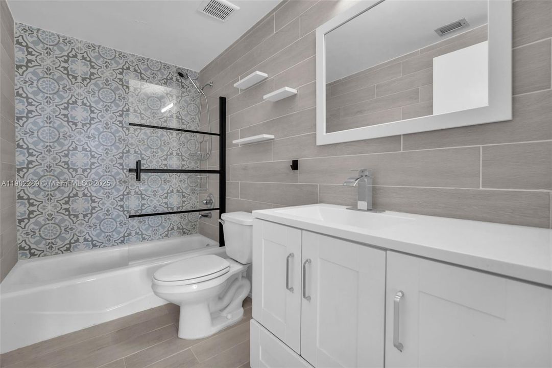 合同活跃: $2,450 (2 贝兹, 2 浴室, 1260 平方英尺)