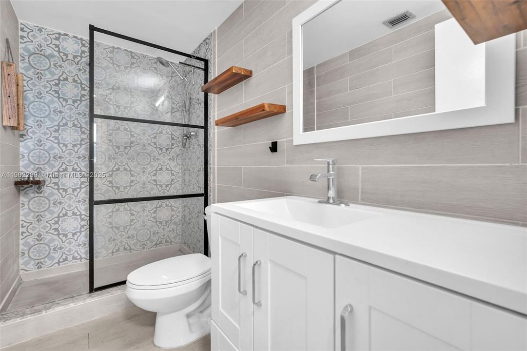 合同活跃: $2,450 (2 贝兹, 2 浴室, 1260 平方英尺)