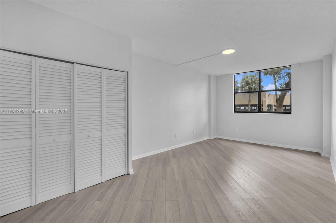 合同活跃: $2,450 (2 贝兹, 2 浴室, 1260 平方英尺)