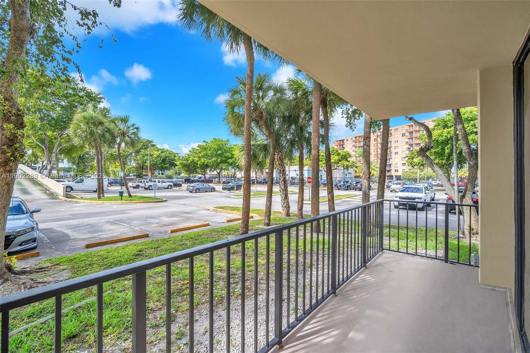 合同活跃: $2,450 (2 贝兹, 2 浴室, 1260 平方英尺)