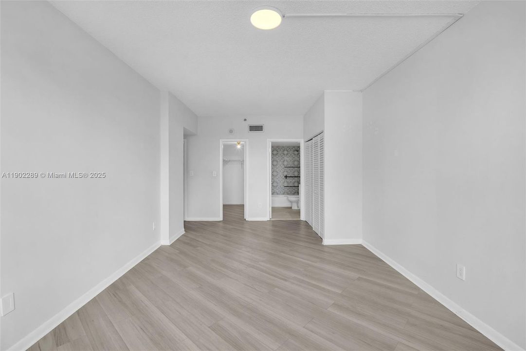 合同活跃: $2,450 (2 贝兹, 2 浴室, 1260 平方英尺)