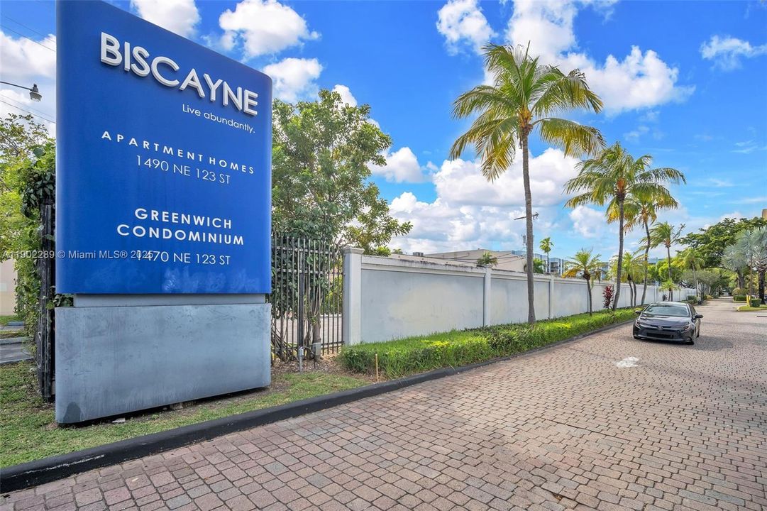 合同活跃: $2,450 (2 贝兹, 2 浴室, 1260 平方英尺)