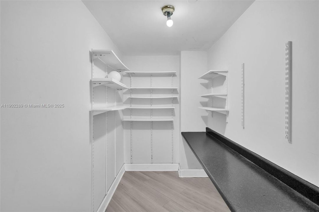 合同活跃: $2,450 (2 贝兹, 2 浴室, 1260 平方英尺)