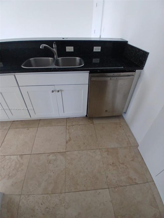 Recently Rented: $2,300 (1 beds, 1 baths, 750 Square Feet)