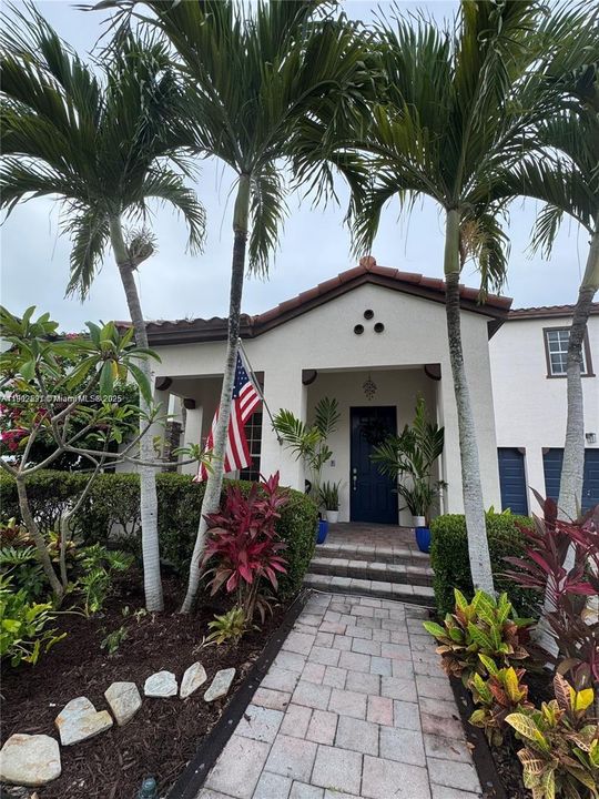 出租: $4,800 (4 贝兹, 3 浴室, 3080 平方英尺)