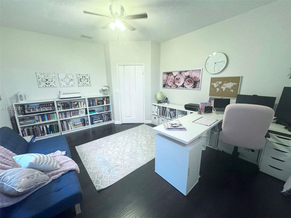 出租: $4,800 (4 贝兹, 3 浴室, 3080 平方英尺)