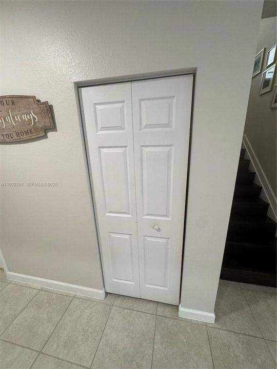 出租: $4,800 (4 贝兹, 3 浴室, 3080 平方英尺)