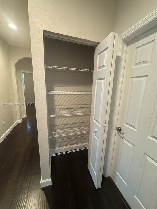 出租: $4,700 (4 贝兹, 3 浴室, 3080 平方英尺)