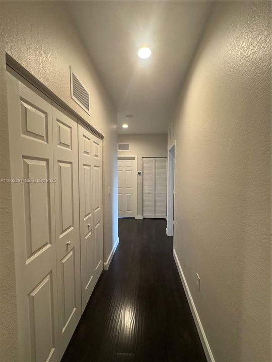 出租: $4,800 (4 贝兹, 3 浴室, 3080 平方英尺)