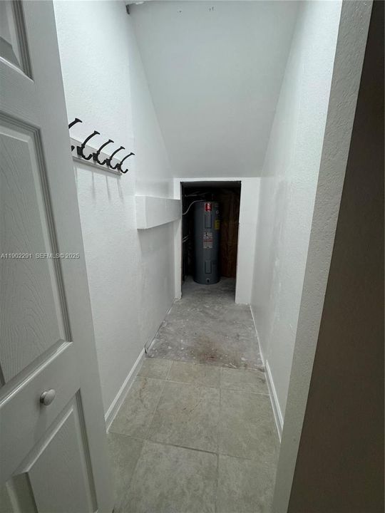 出租: $4,800 (4 贝兹, 3 浴室, 3080 平方英尺)