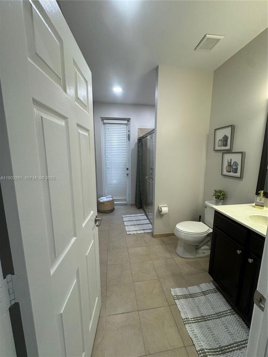 出租: $4,800 (4 贝兹, 3 浴室, 3080 平方英尺)