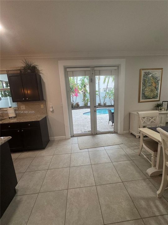 出租: $4,800 (4 贝兹, 3 浴室, 3080 平方英尺)