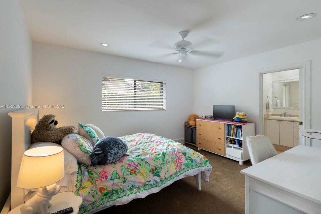 待售: $2,199,999 (4 贝兹, 2 浴室, 3516 平方英尺)