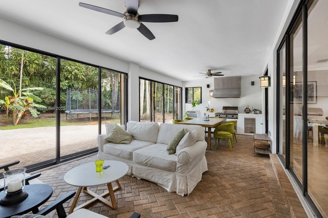 待售: $2,199,999 (4 贝兹, 2 浴室, 3516 平方英尺)