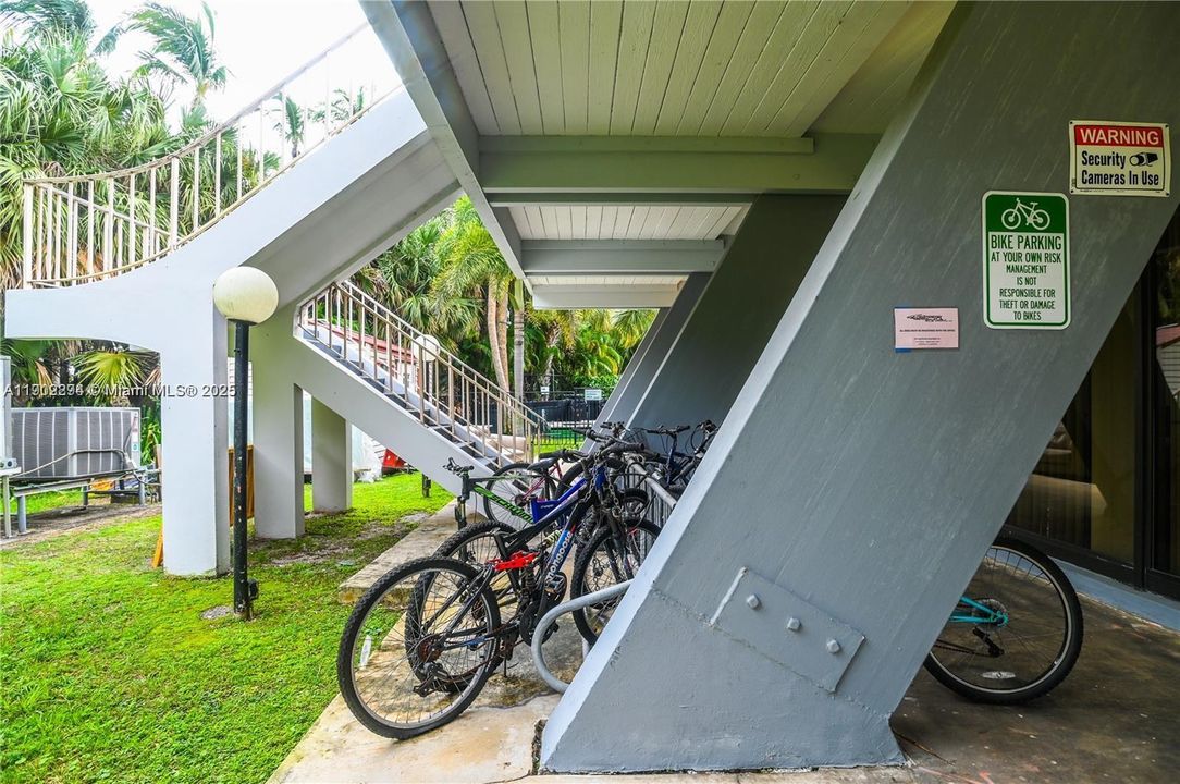 For Rent: $1,600 (1 beds, 1 baths, 785 Square Feet)