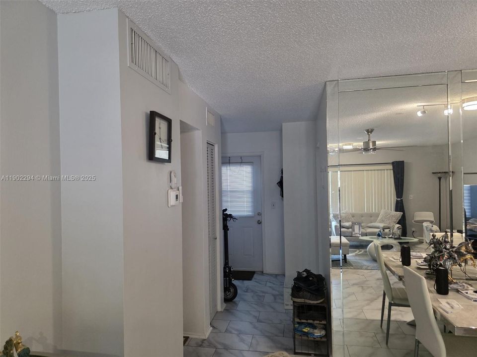 For Rent: $1,600 (1 beds, 1 baths, 785 Square Feet)
