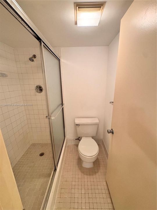Active With Contract: $1,800 (2 beds, 2 baths, 1100 Square Feet)