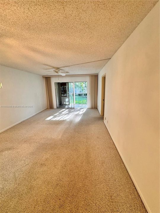 Active With Contract: $1,800 (2 beds, 2 baths, 1100 Square Feet)