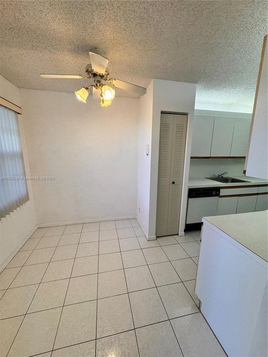 Active With Contract: $1,800 (2 beds, 2 baths, 1100 Square Feet)