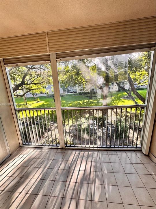 Active With Contract: $1,800 (2 beds, 2 baths, 1100 Square Feet)