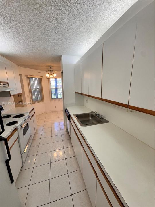 Active With Contract: $1,800 (2 beds, 2 baths, 1100 Square Feet)